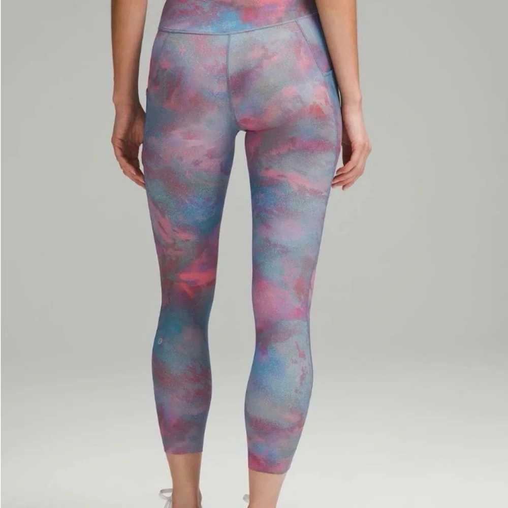 Lululemon Athletica Blue and Pink Leggings - Picture 7 of 11